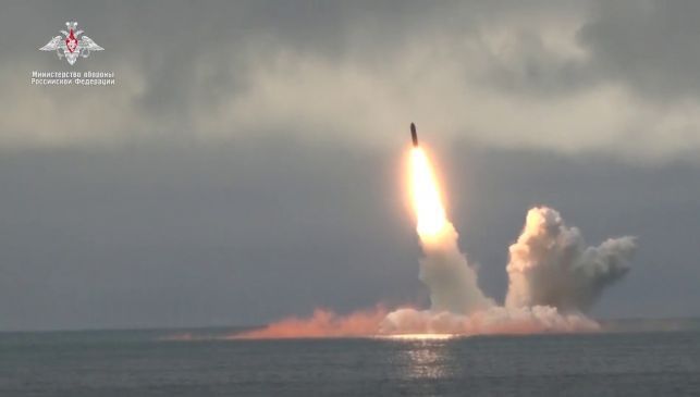 Incident jenant pentru Armata Rusiei la jocurile de război supervizate chiar de Putin