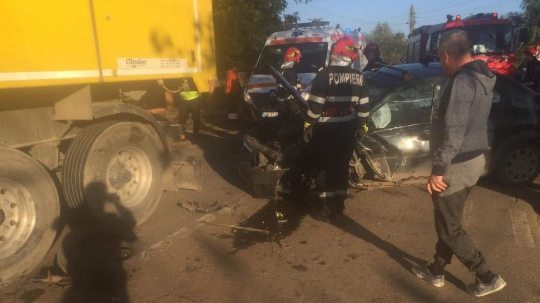 Accident grav, în jud. Giurgiu. Autoturism, spulberat de un camion: o victimă