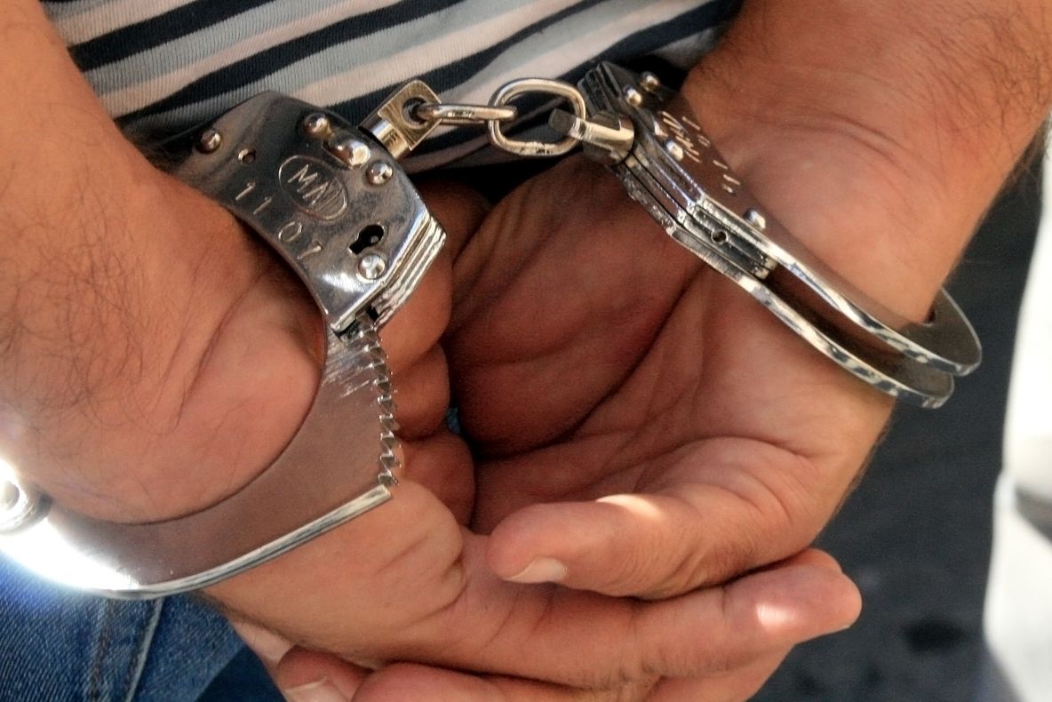 Un cunoscut om de afaceri și 2 consilieri locali PMP din București, arestați pentru trafic de influență