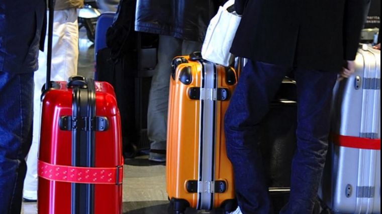 Descoperire șocantă în bagajul unor turiști străini pe aeroportul din Cluj-Napoca