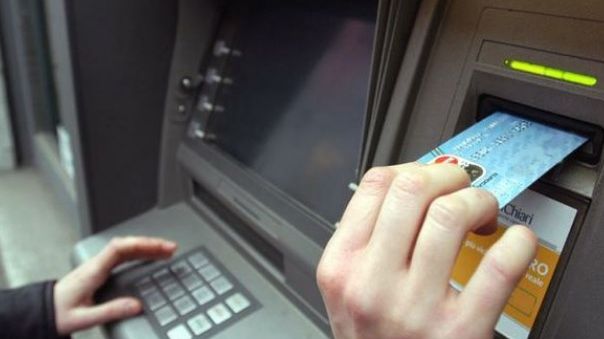 Român urmărit internațional pentru falsificare de carduri, prins de mascați la Oradea