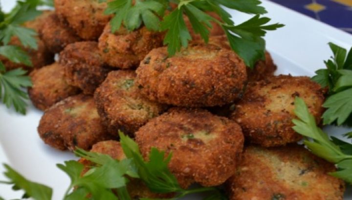 Aşa faci cele mai bune chifteluţe din carne. Un singur ingredient face diferenţa