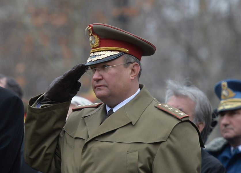 Teodorovici: "Șeful Armatei a abandonat-o chiar de ziua ei"