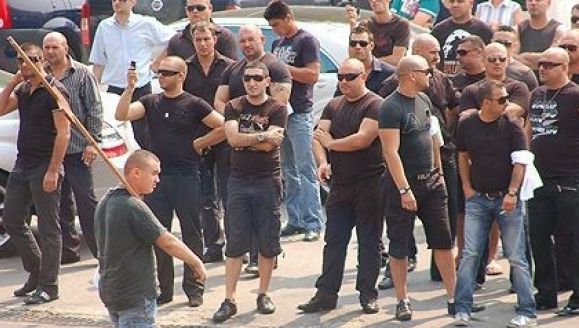 Clanurile interlope își dau foc la case! Poliția intervine