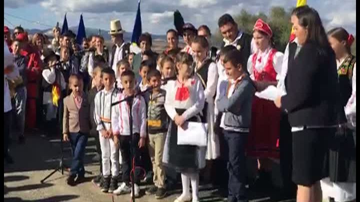 Elevi, puși să recite ode primarului PSD, la inaugurarea unui pod 