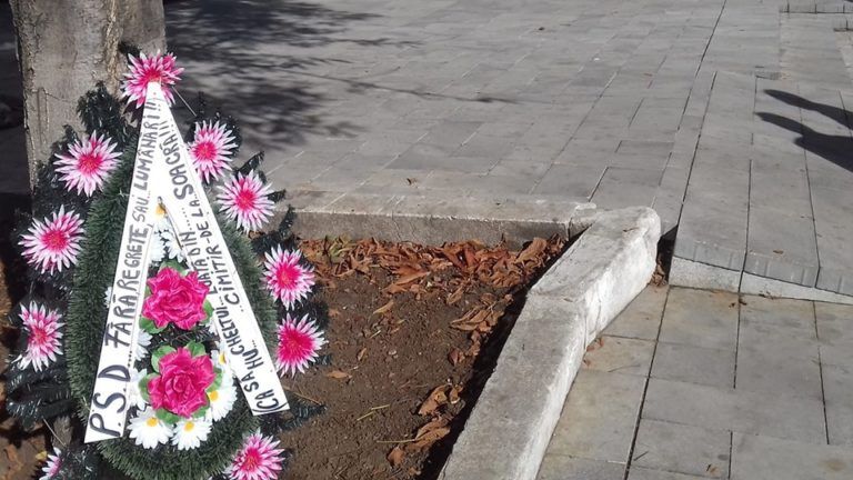 Coroană funerară în Teleorman, după căderea Guvernului