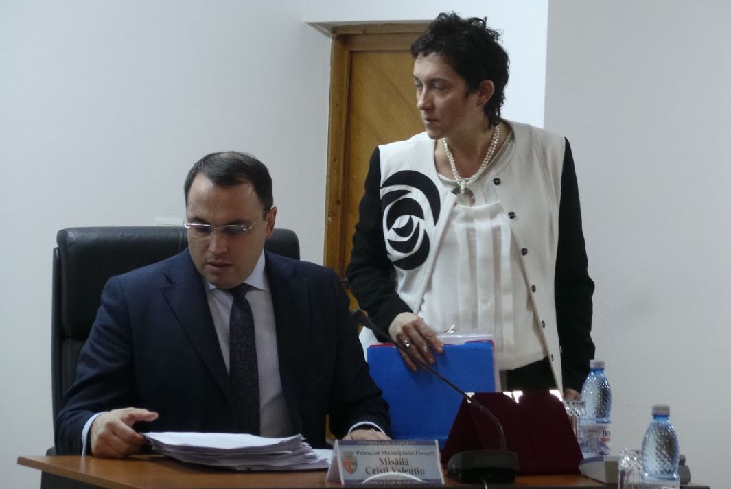 Fosta șefă de la Investiții din Primăria Focșani, trimisă în judecată de DNA, post călduț la ENET