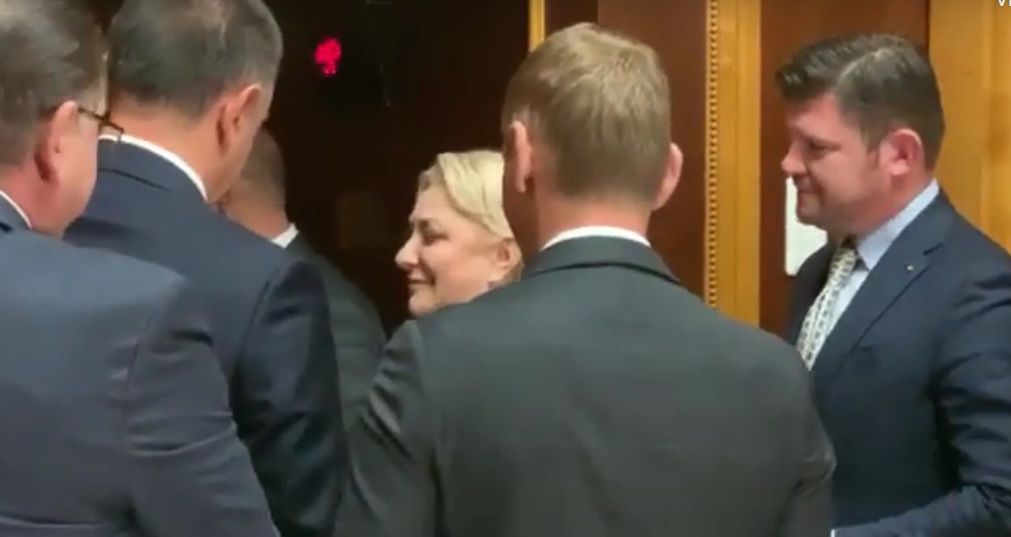 Camarila secretă a Vioricăi Dăncilă, prezentă la votul moțiunii