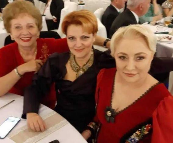 Dăncilă petrece cu Teodorovici şi Olguţa Vasilescu, după relansarea candidaturii la prezidenţiale