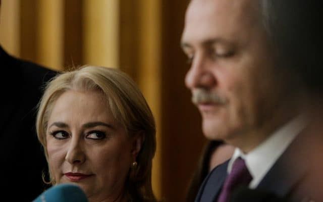 Dragnea rămâne și fără dizolvarea PSD. Viorica Dăncilă rezistă!
