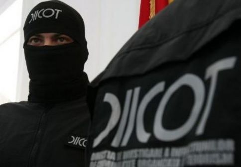 DIICOT. Canabis de 2,5 metri, în Mehedinți. Cel mai mic dintre suspecți are 15 ani