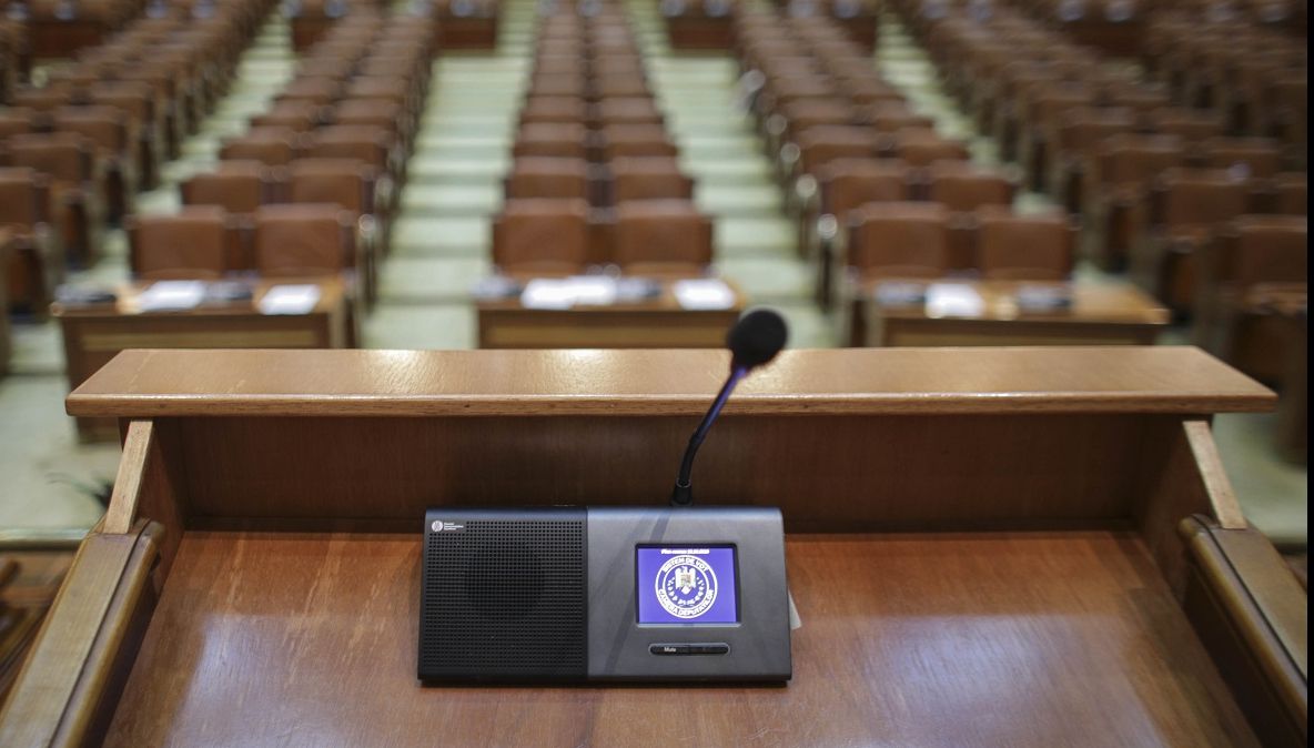 Presiune pe Guvern: PACE și AUR pregătesc moțiuni de cenzură împotriva Executivului