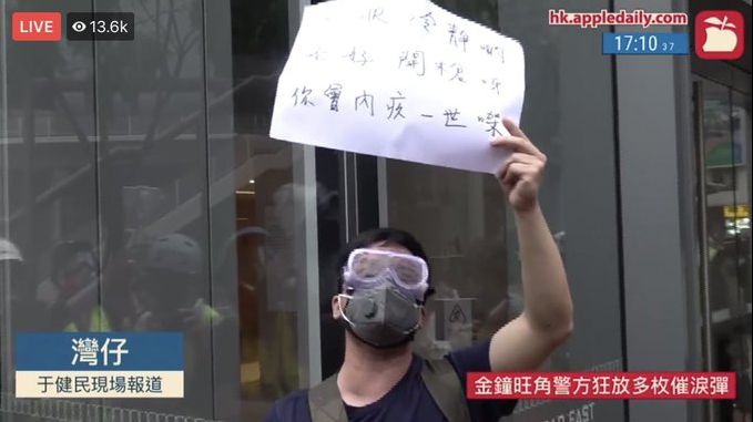 Criza din Hong Kong. Ce au pățit protestatarii care purtau măști