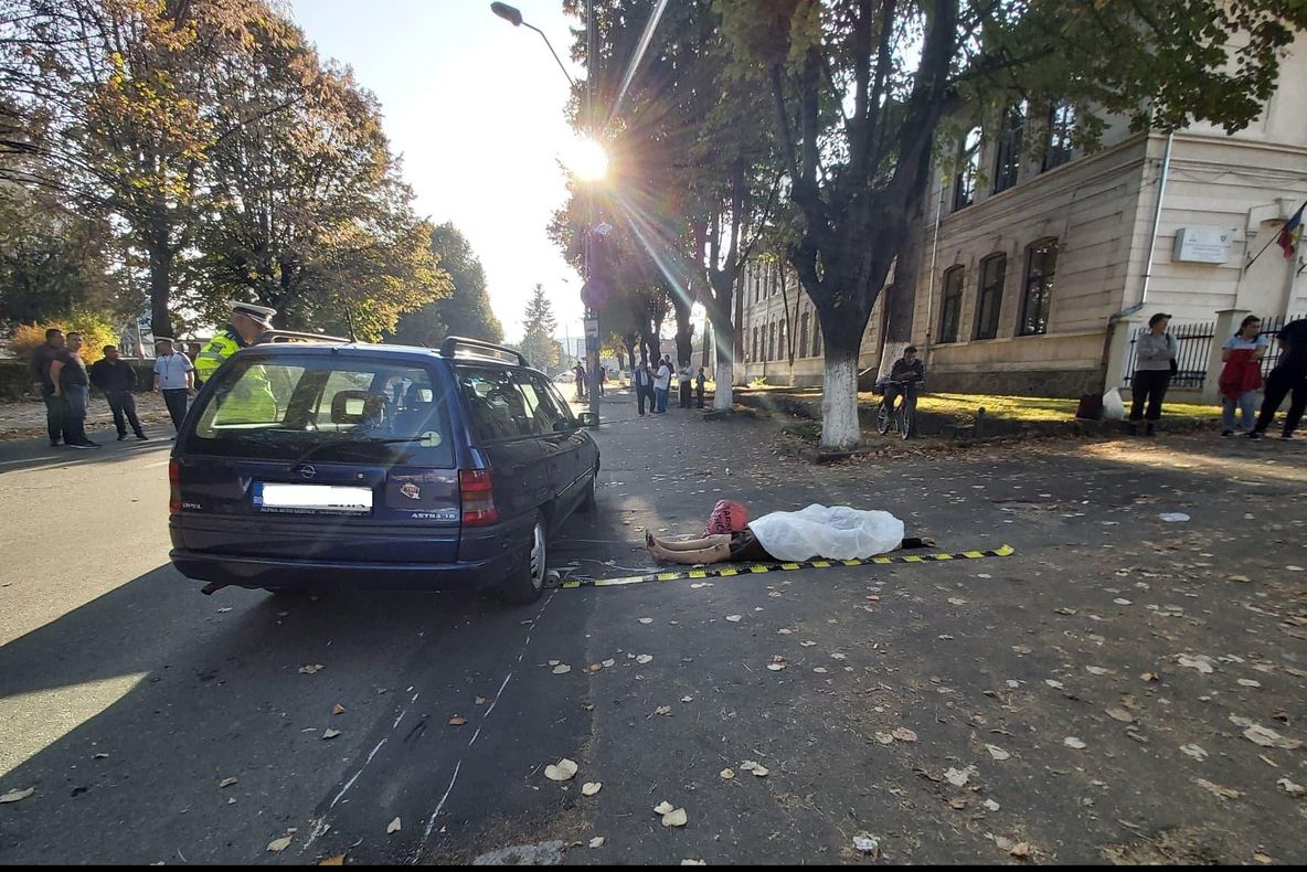 Omorâtă în accident, pe trecerea de pietoni din faţa unui liceu