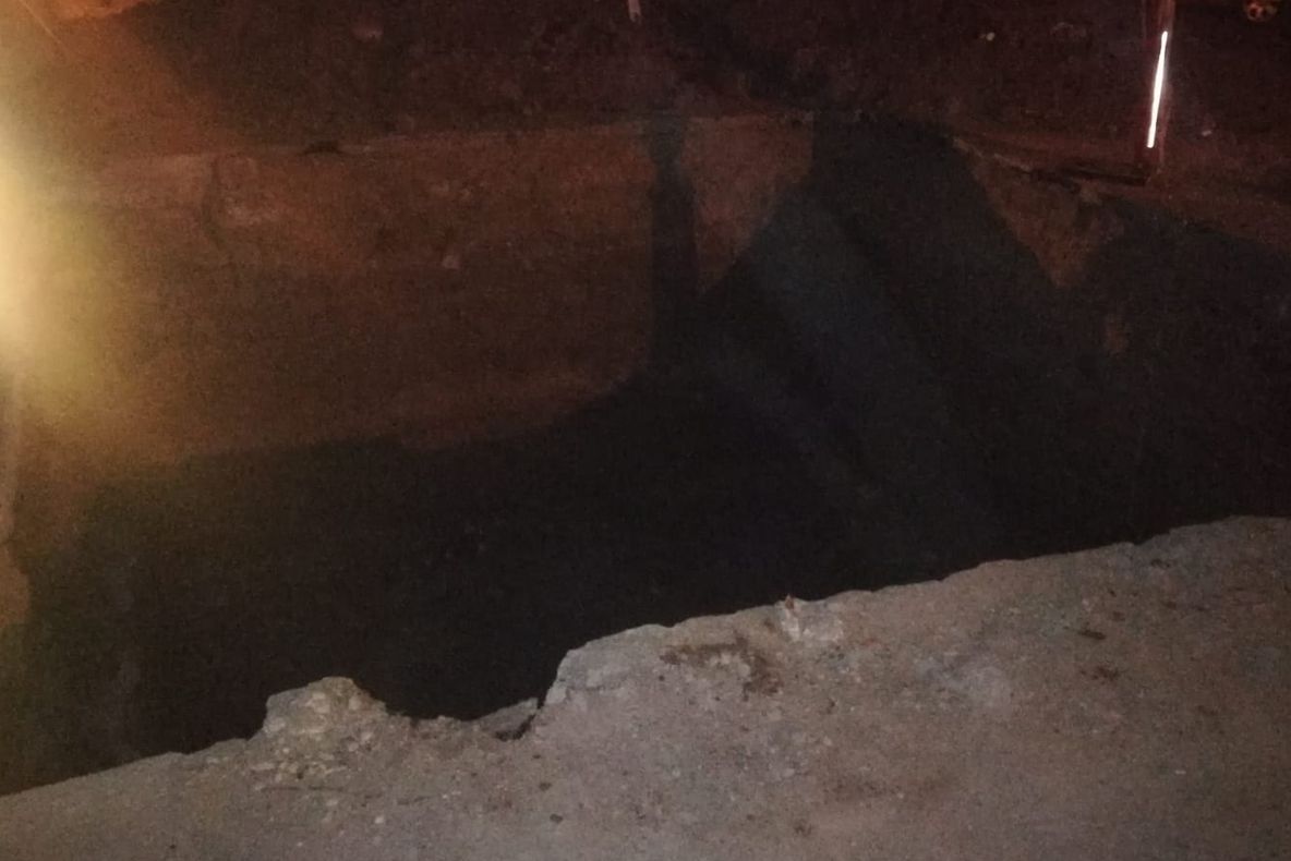 Un bărbat a căzut într-o groapă de trei metri adâncime, în Craiova