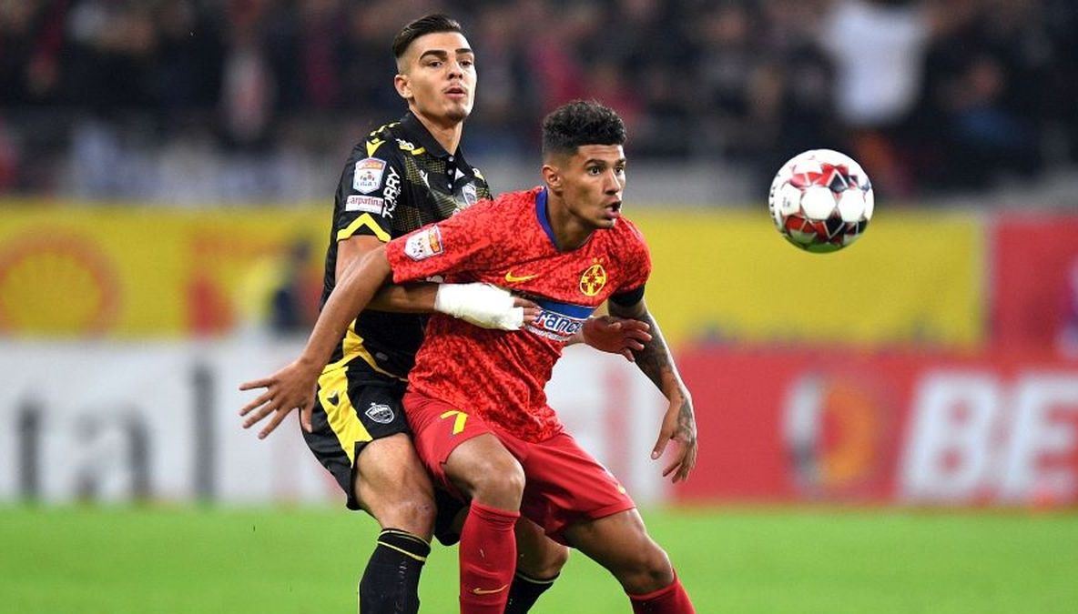 FCSB - Dinamo 1-1. Cel mai spectaculos duel din ultimii ani. Arbitrul a întrerupt partida 10 minute