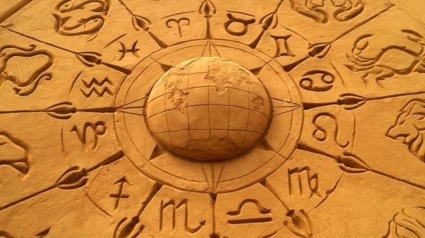 Horoscop 8 septembrie 2019. Încearcă să le fii de ajutor de la distanţă!