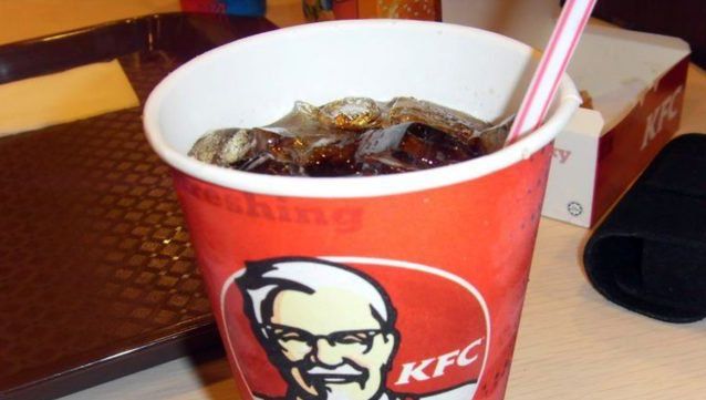 Decizie radicală la KFC, după controlul de la ANPC. Ce se întâmplă cu băuturile?