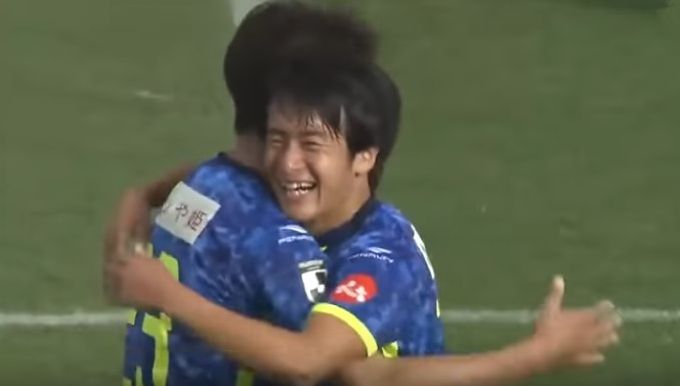 Fază unică în fotbal: două goluri de la mijlocul terenului în doar 2 minute