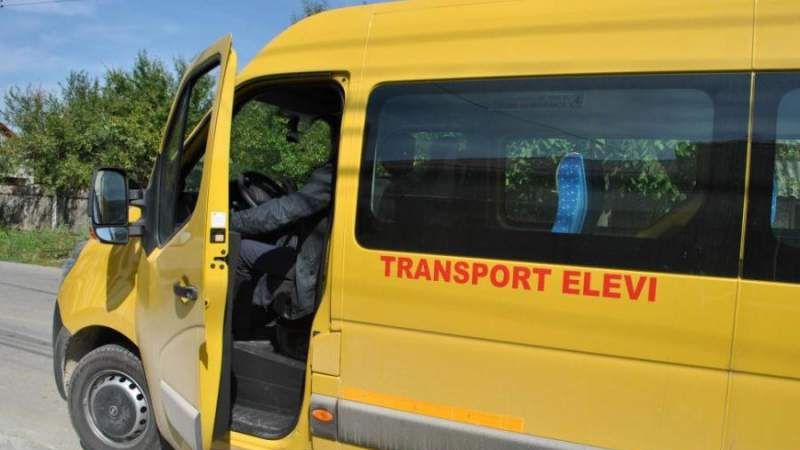 Caz cutremurător în Dâmbovița. Fată de 14 ani, abuzată sexual de șoferul microbuzului școlar