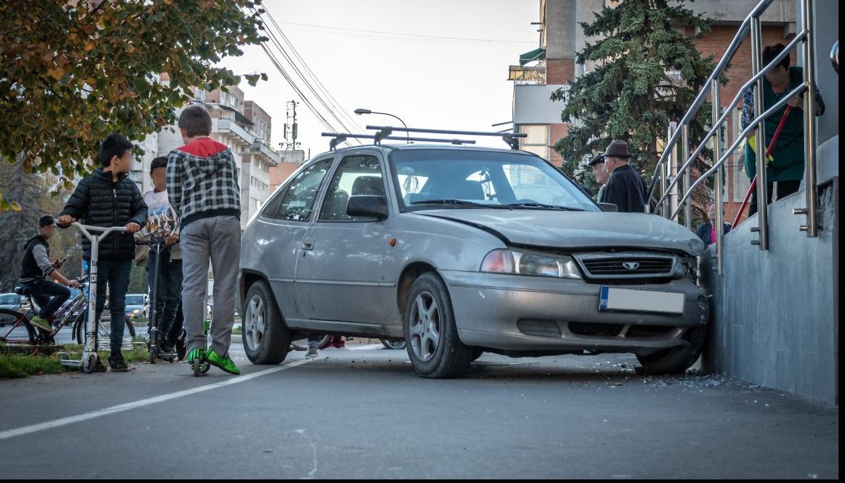 Un şofer a murit în timp ce conducea