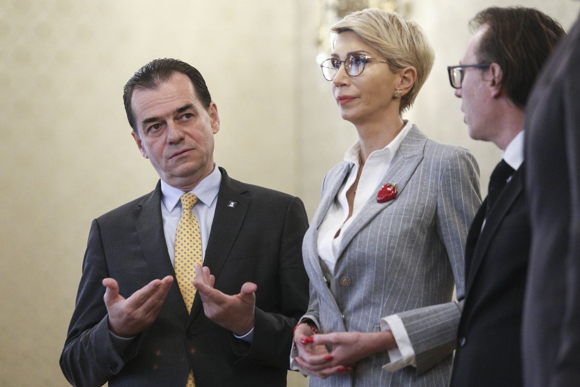 Cei doi premieri ai României se contrazic pe tema scrisorii PPE-Volkswagen