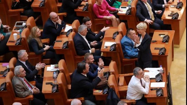 Primele victime ale Guvernului Dăncilă. Trei parlamentari bolnavi, la vot pentru moțiune