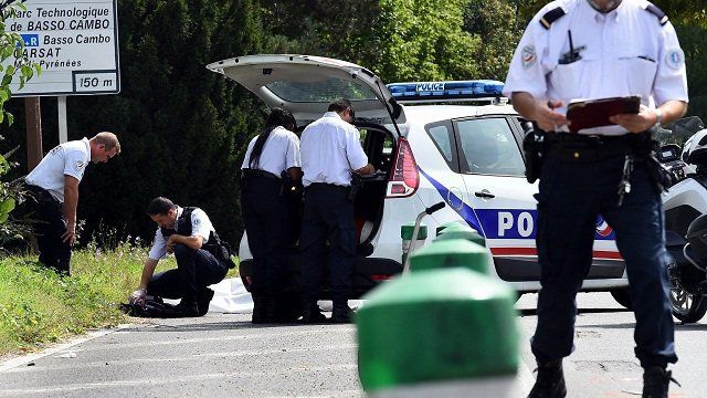 Crimă oribilă! Și-a ucis colega, a decapitat-o şi apoi a aruncat corpul la canal