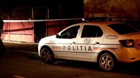 Bătaie cu pumni și picioare, în centrul Aradului. Un bărbat a fost călcat în picioare, în stradă!