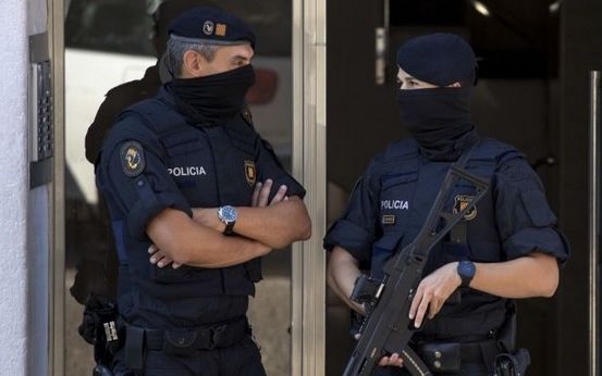 Proteste violente, la Barcelona. Sute de mii de oameni, în stradă. Poliţiştii, atacaţi cu pietre