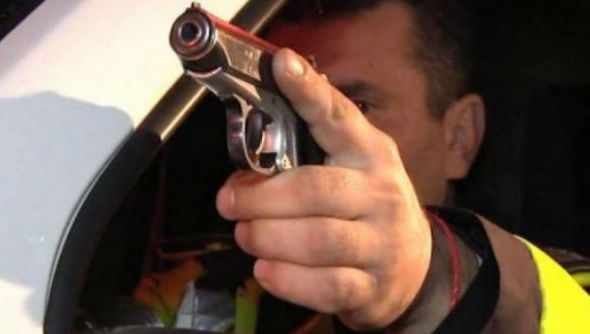Focuri de armă pentru oprirea unui șofer în Suceava