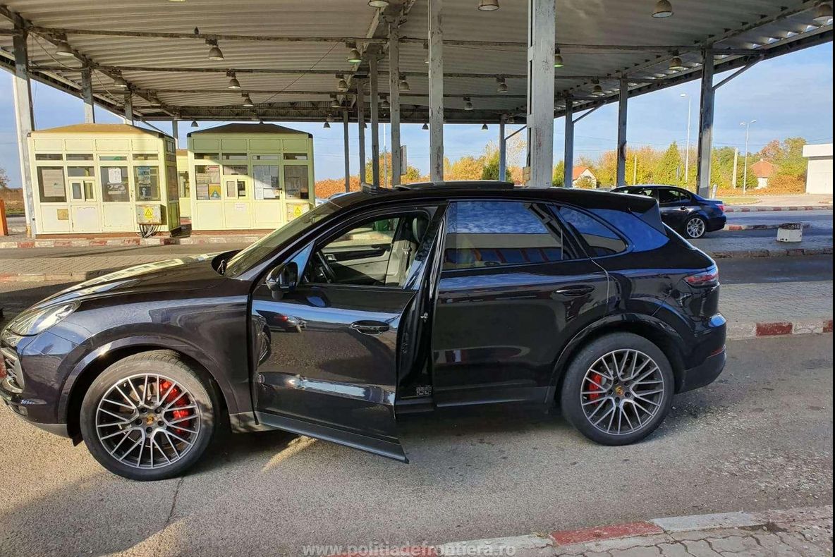 Porsche Cayenne, căutat în Italia, descoperit la P.T.F. Petea 