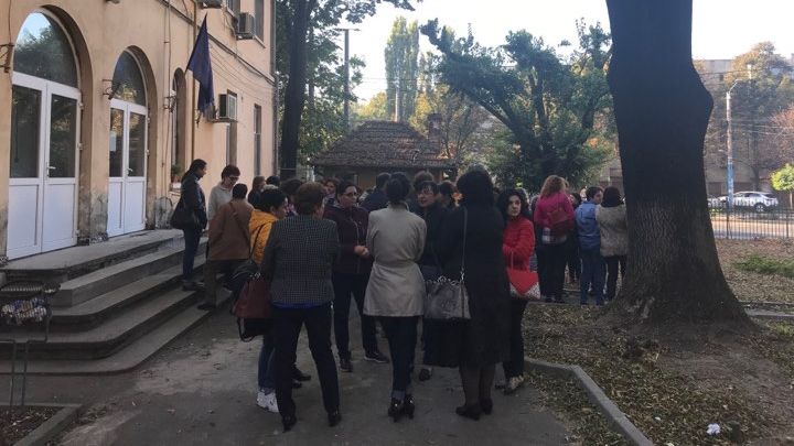Protest în fața Spitalului Filantropia, din Craiova. Ce reclamă cadrele medicale 