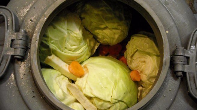 Sezonul murăturilor este în toi: Forfotă mare în piețe - Ce legumă este la mare căutare 