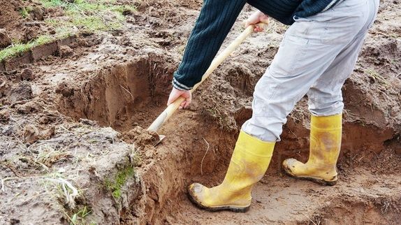 Muncitor decapitat cu excavatorul la Brașov. Intervenția ISU, pusă sub semnul întrebării