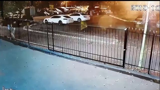 Răfuială între două găști la Constanța. Scandal cu mașini vandalizate