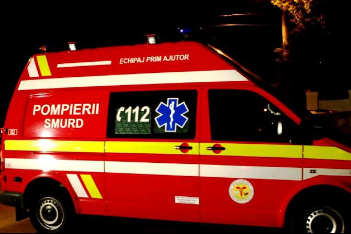 Imagini cumplite: O tânără, în stare gravă după ce a intrat cu mașina într-un zid