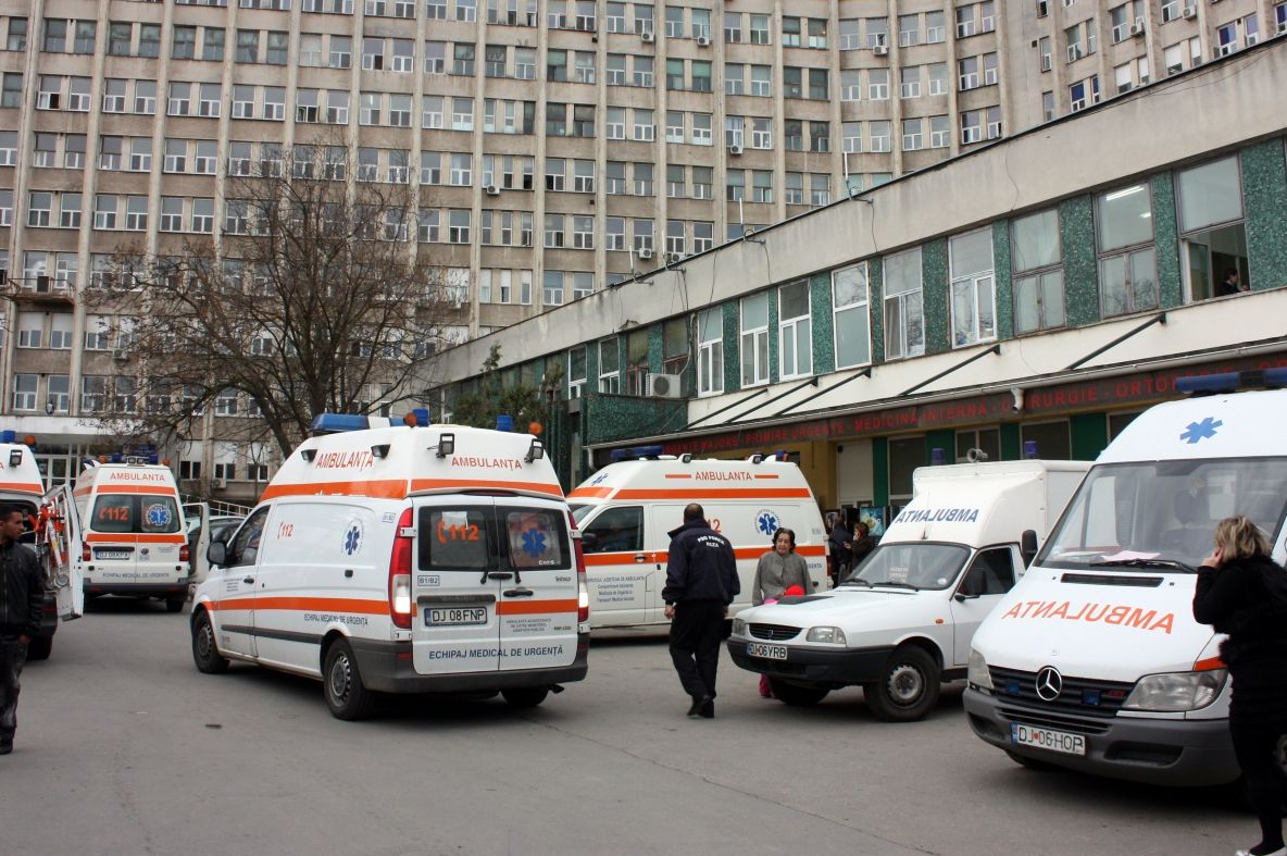 Scene șocant la Spitalul Județean Craiova. Agent de pază, bătut de tatăl unui pacient