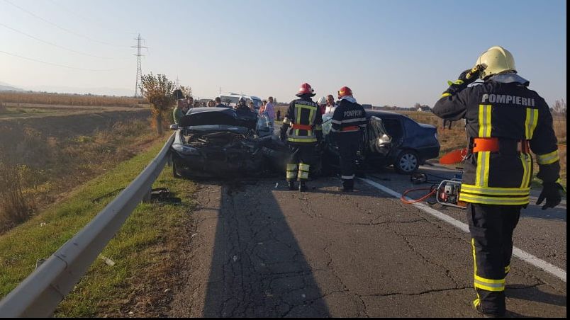 Accident cu șase victime. O persoană a rămas încarcerată FOTO