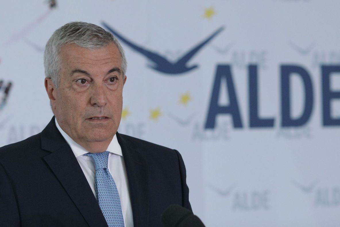 Tăriceanu a ieșit de la negocieri: "Nu putem vota un guvern care să-l includă pe Petrov"