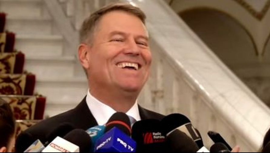 PSD-iștii au "explodat": "Rânjetul lui Klaus Iohannis va dispărea după moţiune"