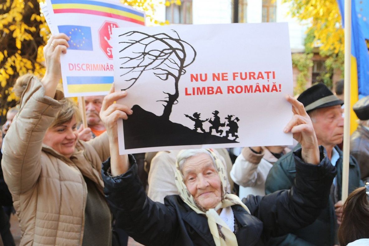 Românii din Ucraina NU vor mai învăța la școală în limba maternă