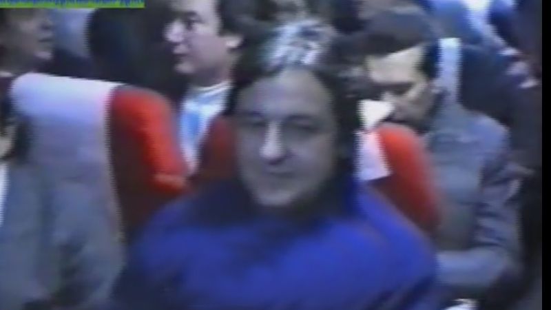 Ce făcea Vadim Tudor în avionul Stelei! Imagini de colecție cu "Tribunul", filmate în 1988