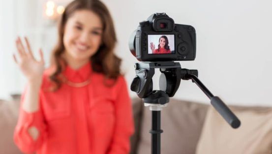 Cum se mai cheltuie banii publici. Ajutor de stat pentru vloggeri