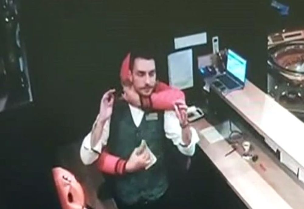 Jaf armat la un cazino. A amenințat un angajat cu cuțitul și a fugit