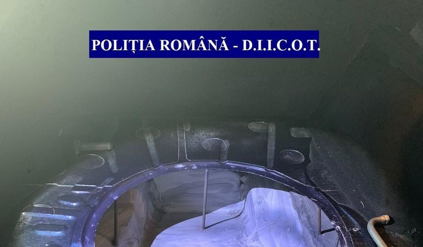 Percheziţii ale poliţiştilor şi procurorilor DIICOT pentru destructurarea unei grupări de contrabandă cu ţigări