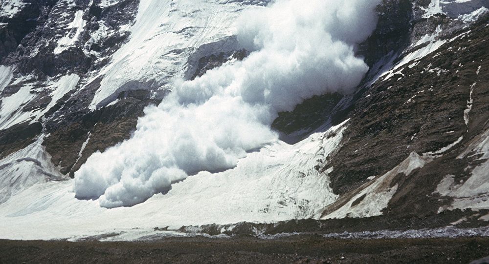 Opt soldați au fost înghițiți de o avalanșă