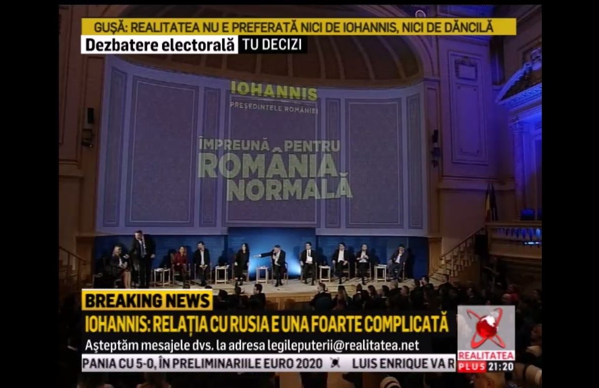 Dezbaterea lui Iohannis | Studentul SNSPA cu media 10 care a protestat în fața BCU spune că și în public s-a intrat cu pile