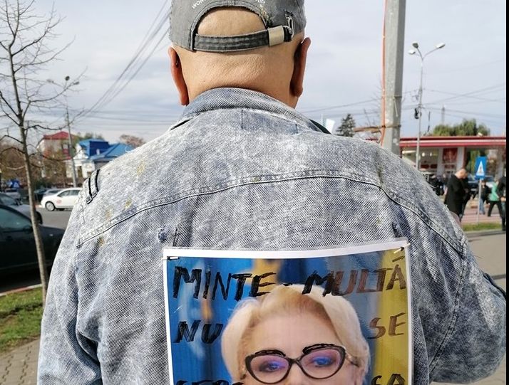 Cum a întâmpinat-o pe Dăncilă, la Focșani, un protestatar furios