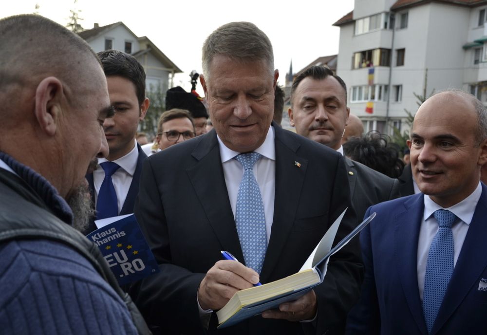 Cum au văzut jurnaliștii neinvitați dezbatarea lui Iohannis